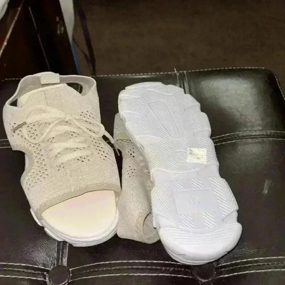 NWOT SHEIN Sandels - Picture 2 of 6